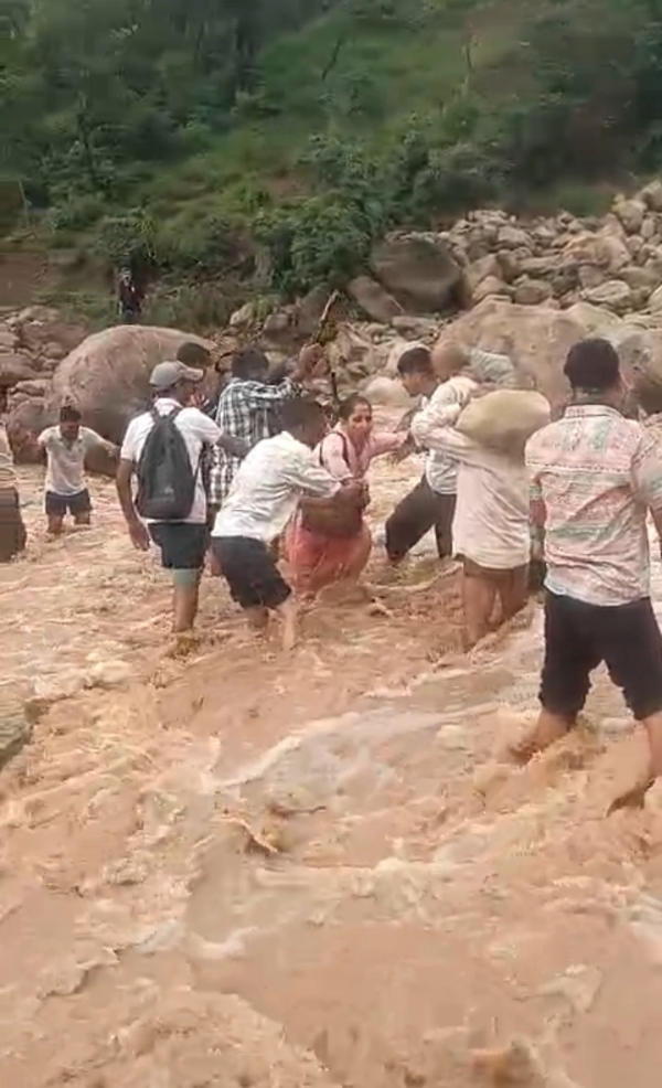 People demand alternative route to Dakhdu Nallah