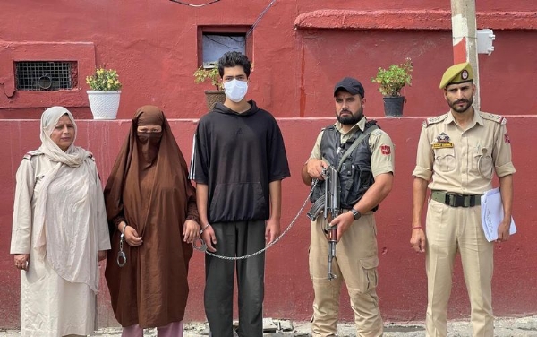 Srinagar Police Cracks Blind Murder Case Within Six Hours; Mother-Son Duo Arrested In Swift Operation Srinagar Police Cracks Blind Murder Case Within Six Hours; Mother-Son Duo Arrested In Swift Operation