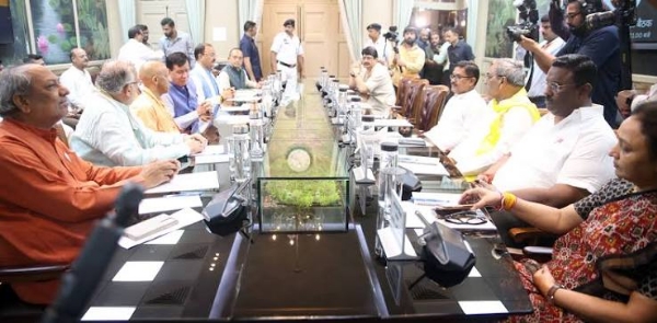 Yogi Adityanath seeks cooperation of MLAs for smooth conduct of House during  meet on Sunday