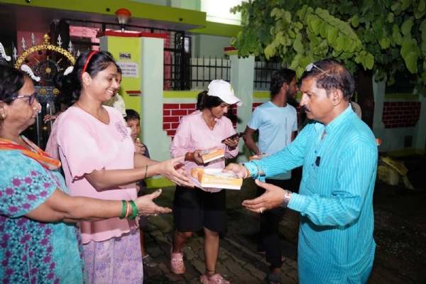 BJP workers extending helping hand to residents of waterlogged areas