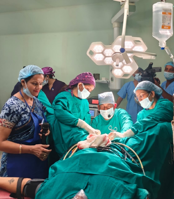 Experts explained modern techniques through live surgery in the Urogynecology Workshop