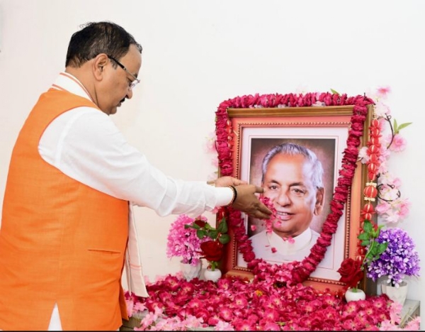 Keshav Prasad Maurya paid floral tributes to former Chief Minister Kalyan Singh