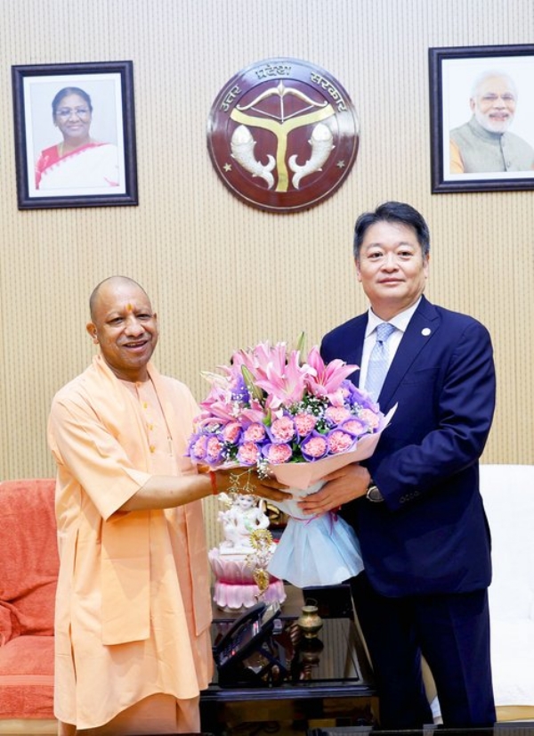 UP CM met Kotaro Nagasaki, Governor of Yamanashi Prefecture, Japan at his official residence in Lucknow today