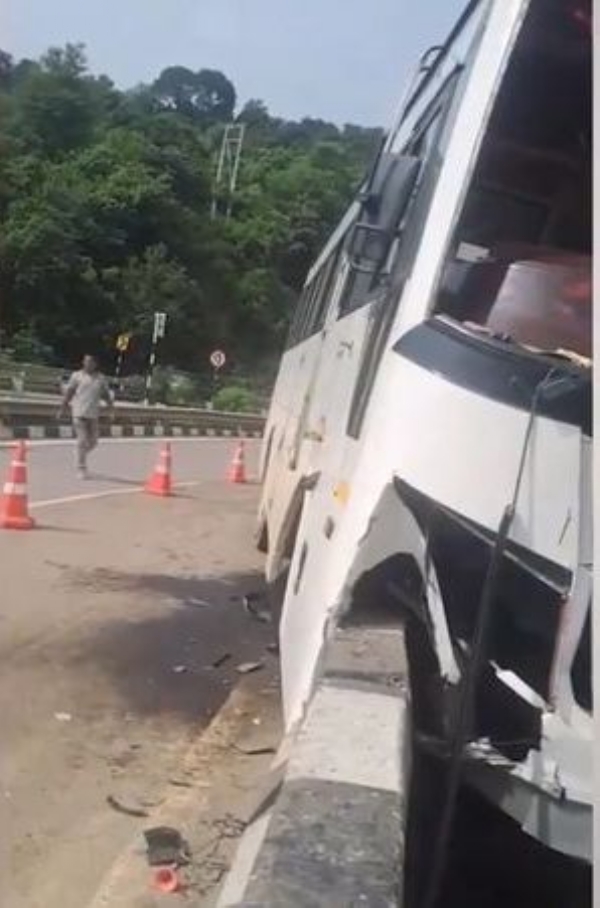 15 Injured As SMVDU Staff Bus Meets Accident In Jammu
