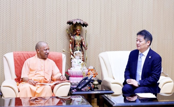 UP CM met Kotaro Nagasaki, Governor of Yamanashi Prefecture, Japan at his official residence in Lucknow today