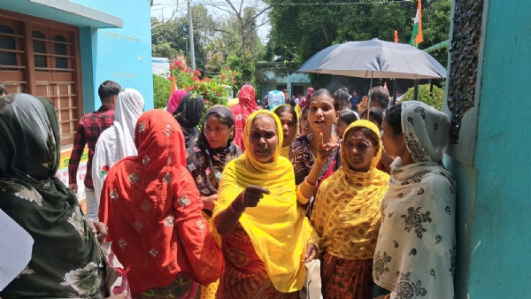 Women protesting in Goghat