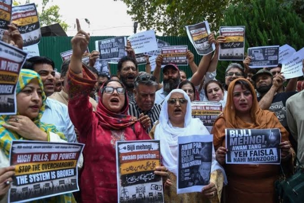 PDP, Apni Party Protest Against Power Tariff Hike In J&K PDP, Apni Party Protest Against Power Tariff Hike In J&K