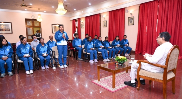 Odisha Women Mountaineers Who Scaled Mount Yunam Meet Governor Odisha Women Mountaineers Who Scaled Mount Yunam Meet Governor
