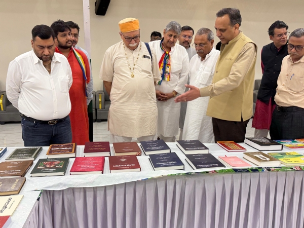 RSS Sahsarkaryavah Arun Kumar visited the ‘Virasat’ Jain Manuscript and Literature Exhibition organised by the Shahzad Rai Research Institute, Baraut, at Jain Bhawan in the Gole Market area of New Delhi on Tuesday.