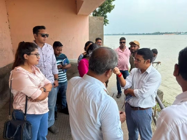 The officials on a ghat