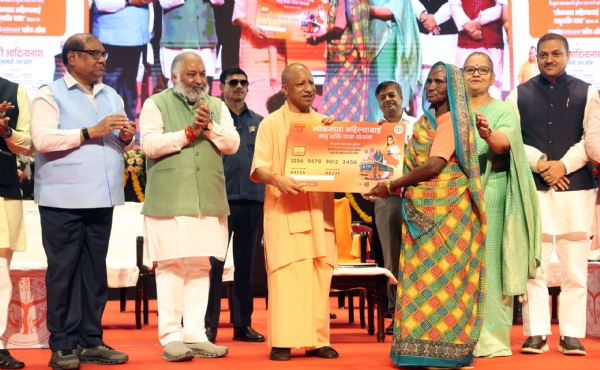 In a program organized at Indira Pratishthan on Wednesday, Chief Minister Yogi Adityanath distributing cheques