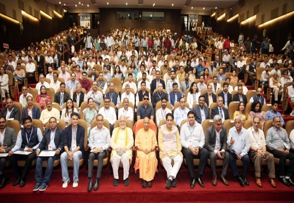 UPCM with young entrepreneurs and industry representatives at Lok Bhavan on Thursday