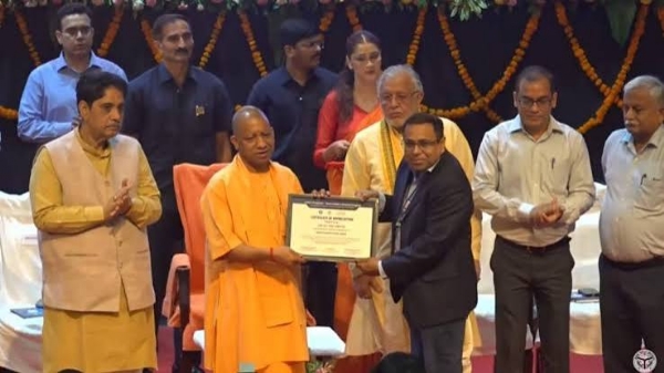 Uttar Pradesh Chief Minister Yogi Adityanath holding distribution of incentive amount to Startups