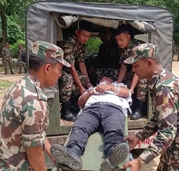 Nepal Army Rescues 123 People, Including 21 Indian Tourists Nepal Army Rescues 123 People, Including 21 Indian Tourists