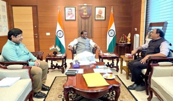 Assam Governor Lakshman Prasad Acharya meeting National Dairy Research Institute (NDRI) Director Dr. Dheer Singh. Assam Governor Lakshman Prasad Acharya meeting National Dairy Research Institute (NDRI) Director Dr. Dheer Singh.