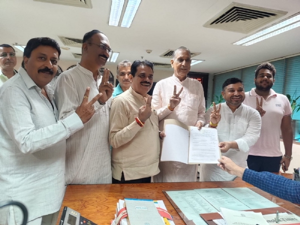 MCD Education Committee Chairperson Yogesh Verma Files Nomination Again, Unopposed Election Likely MCD Education Committee Chairperson Yogesh Verma Files Nomination Again, Unopposed Election Likely