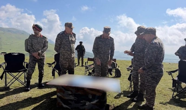Northern Army Commander Reviews Security In South Kashmir Northern Army Commander Reviews Security In South Kashmir