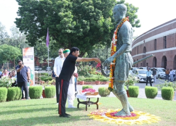 Mansukh Mandaviya Mansukh Mandaviya