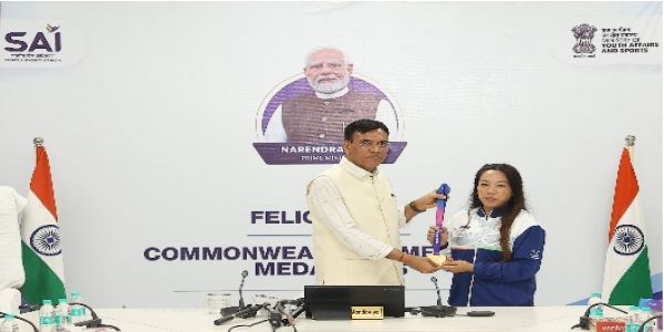 Mansukh Mandaviya Honours Commonwealth Games Medal-Winning Weightlifters, Urges Them to Inspire Young Athletes
