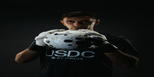 Chelsea Sign Argentina Goalkeeper Emiliano Martinez on Three-Year Contract
