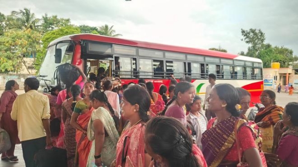 Woman passengers trying to board Karnataka Bus Woman passengers trying to board Karnataka Bus