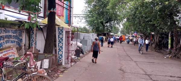 Rishra station road on Monday