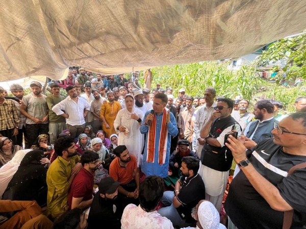10-day long dharna ends in Chatroo after Raina, Zulfkar visit protest site