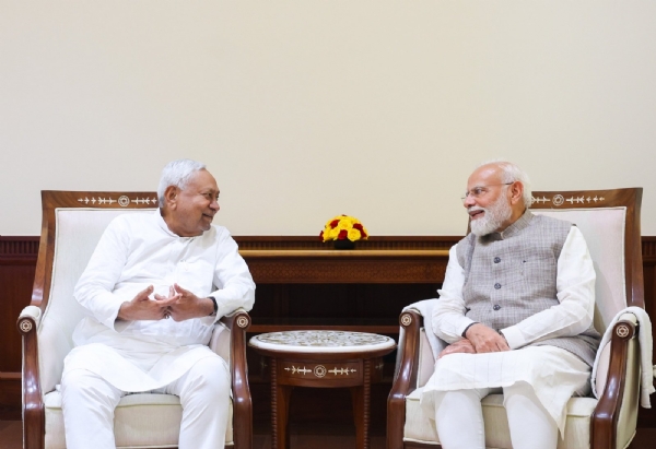 PM Narendra Modi with Nitish Kumar PM Narendra Modi with Nitish Kumar