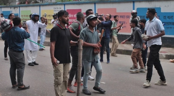 Several people were injured in clashes between activists of the Jatiyatabadi Chhatra Dal (JCD) and Islami Chhatra Shibir at Dhaka Alia Madrasa in Bakshi Bazar, Dhaka, Bangladesh, on August 4. Photo: Dhaka Tribune. Several people were injured in clashes between activists of the Jatiyatabadi Chhatra Dal (JCD) and Islami Chhatra Shibir at Dhaka Alia Madrasa in Bakshi Bazar, Dhaka, Bangladesh, on August 4. Photo: Dhaka Tribune.