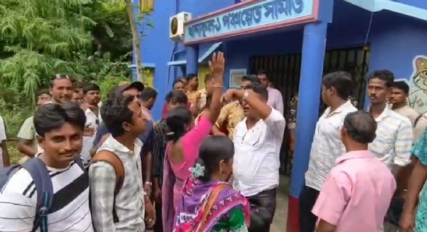 BJP workers protesting against the BDO