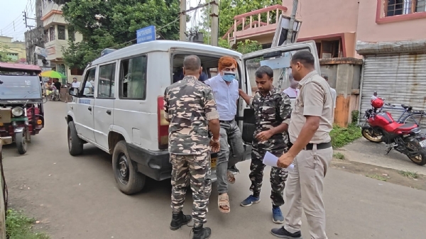 The arrested accused with the police