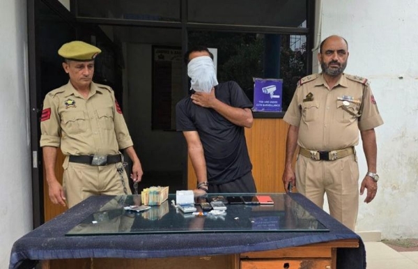Police Bust Drug Supply Chain In Jammu, Arrest Three With Heroin, Cash Police Bust Drug Supply Chain In Jammu, Arrest Three With Heroin, Cash