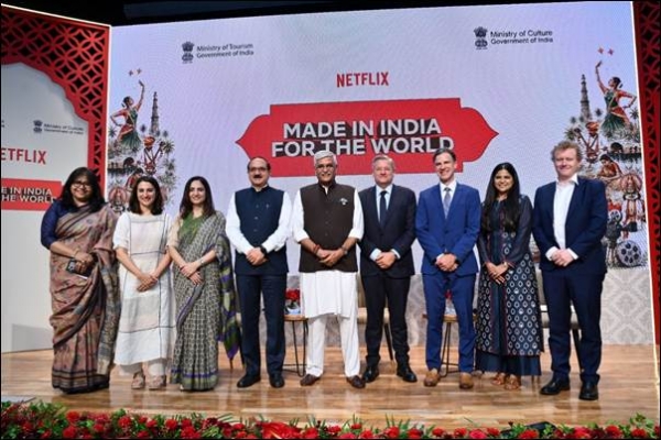 Union Minister Gajendra Singh Shekhawat along with other dignitaries during the event.