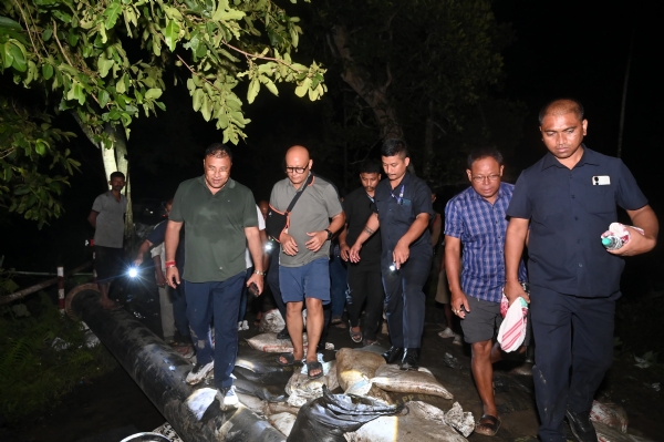 On Wednesday night, the minister Bimal Bora and Susanta Budhagohain monitoring the situation.