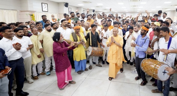 UP CM participates in gratitude event of denotified, nomadic, and semi-nomadic tribes at his official residence in Lucknow
