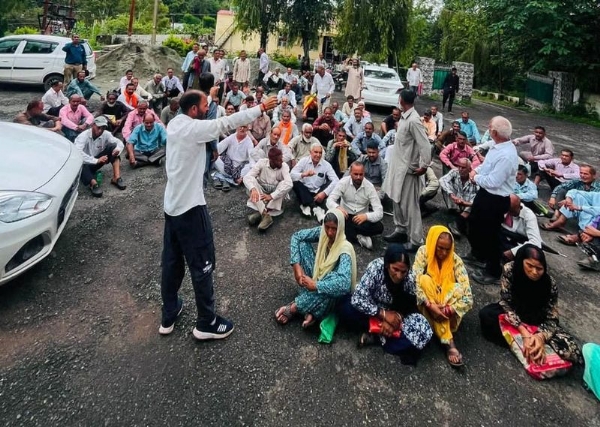 Retd, casual mine workers stage protest Retd, casual mine workers stage protest