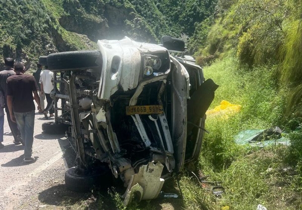 10 Injured As Tempo Overturns On Batote-Doda Road 10 Injured As Tempo Overturns On Batote-Doda Road