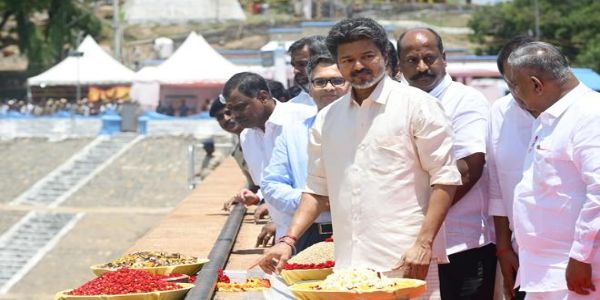 Vijay opens Mettur dam for delta irrigation after 80- day delay