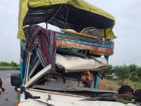 Six devotees from Mainpuri district of Uttar Pradesh were killed and 14 others injured