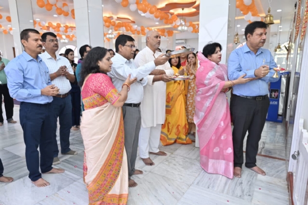Devotees worshipping Lord Krishna as per rituals