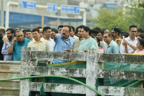 Delhi Chief Minister Inspects Construction of Chhath Ghat at Munak Canal