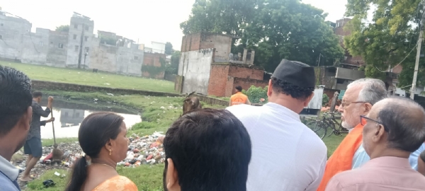 Suresh Kumar Khanna visits various areas on Wednesday to review tsanitation system