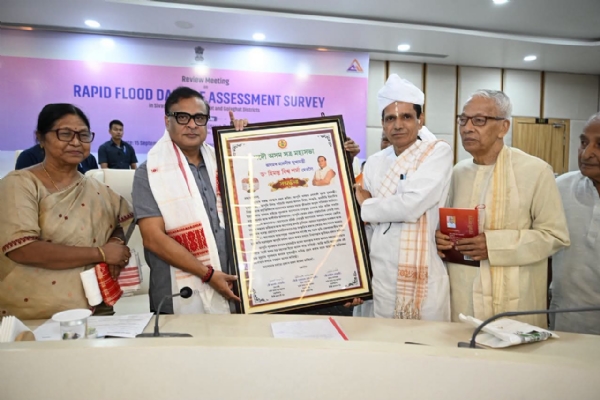 Image of the Assam CM Himanta Biswa Sarma Receiving the‘Satra Sarathi Award’ in Jorhat. Image of the Assam CM Himanta Biswa Sarma Receiving the‘Satra Sarathi Award’ in Jorhat.