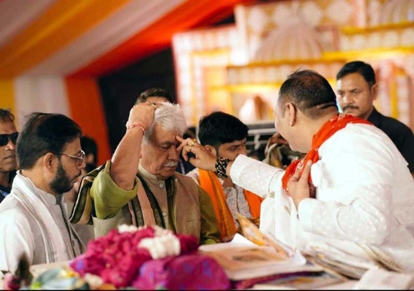 LG attends Shri Shiv Mahapuran Katha in Raebareli