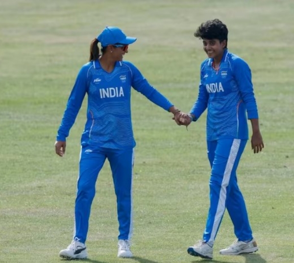 Shree Charani and Harmanpreet Kaur Shree Charani and Harmanpreet Kaur