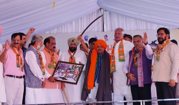 ‘ਨਸ਼ਾ ਮੁਕਤ ਪੰਜਾਬ ਯਾਤਰਾ’ ਦੀ ਸ਼ੁਰੂਆਤ ਮੌਕੇ ਭਾਜਪਾ ਦੇ ਕੌਮੀ ਪ੍ਰਧਾਨ ਨਿਤਿਨ ਨਬੀਨ ਤੇ ਹੋਰ ਸੀਨੀਅਰ ਆਗੂ।