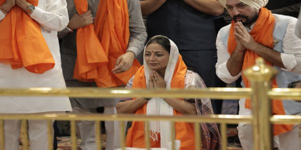 Delhi Chief Minister Rekha Gupta Pays Obeisance at Gurdwara Shri Jyoti Sarup Sahib in Punjab