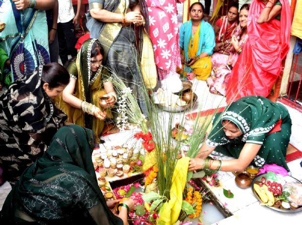 Mothers observed a fast and worshipped Lalahi Chhath Maiya on Wednesday