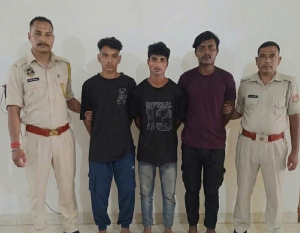 Image of the Arrested Notorious Thieves with Stolen Items in Guwahati.