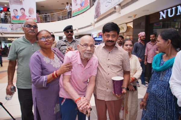 Large number of elderly and senior citizens also visited PVR, atmosphere filled with devotion and nationalism